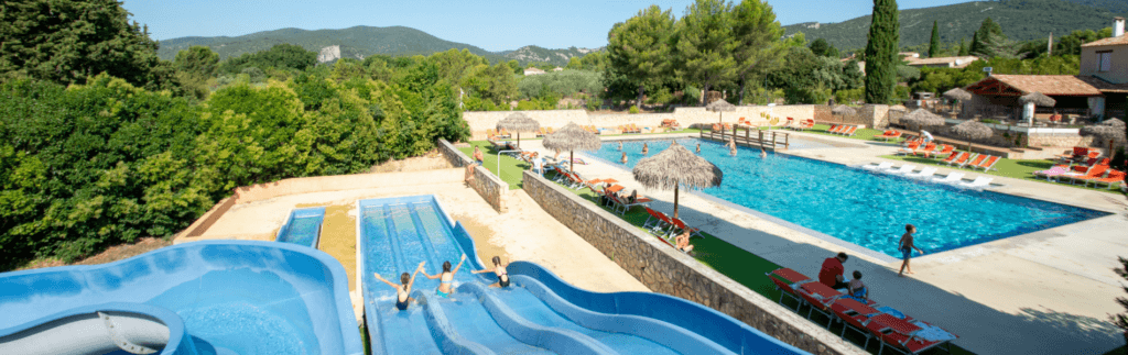 Campasun : Piscine Chauffée Et Toboggan Du Camping Les Hautes Prairies à Lourmarin Dans Le Luberon